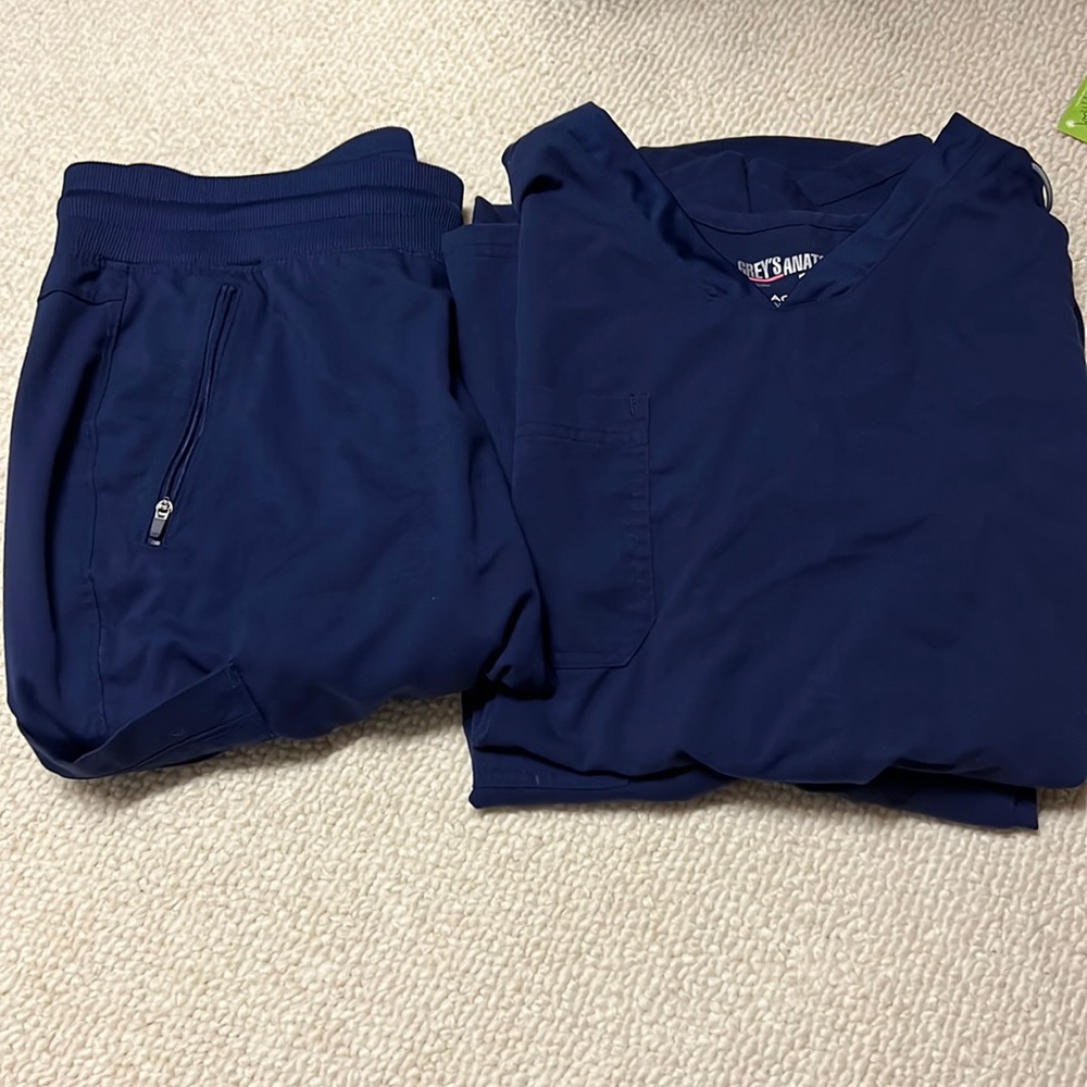 Greys anatomy scrubs never wear anymore